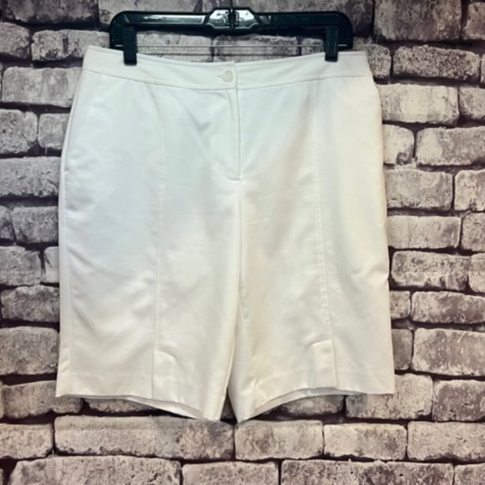 Izod Extra Dry White Golf Shorts Size 10